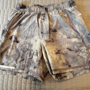 Lululemon men’s medium Pace Breaker lined shorts. Excellent condition-like new.